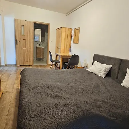 Δωμάτια σε οικογενειακή κατοικία Diamentowa 7 Rent Konarzewo *